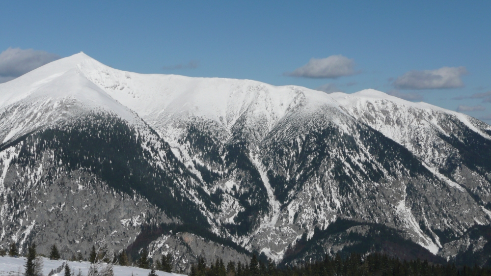 Wanderung Kaiserstein: Wanderung Kaiserstein: Der Schneeberg von der Rax aus gesehen; links die höchste Erhebung Niederösterreichs: Der Klosterwappen-Gipfel