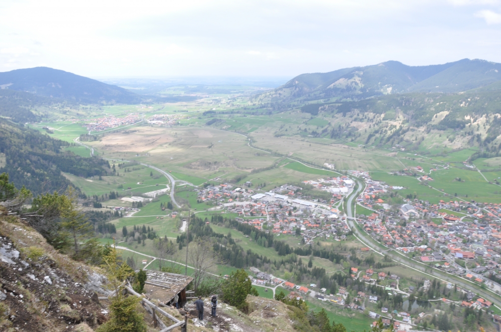 Wanderung Sonnenberggrat: Wanderung Sonnenberggrat: Blick über Oberammergau und Unterammergau (Kofel)