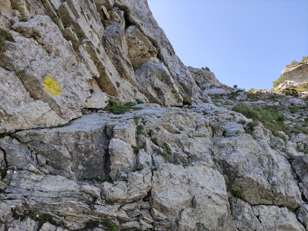 Wanderung Große Krottenkopf-Runde: Über die Felsstufe muss man kurz klettern