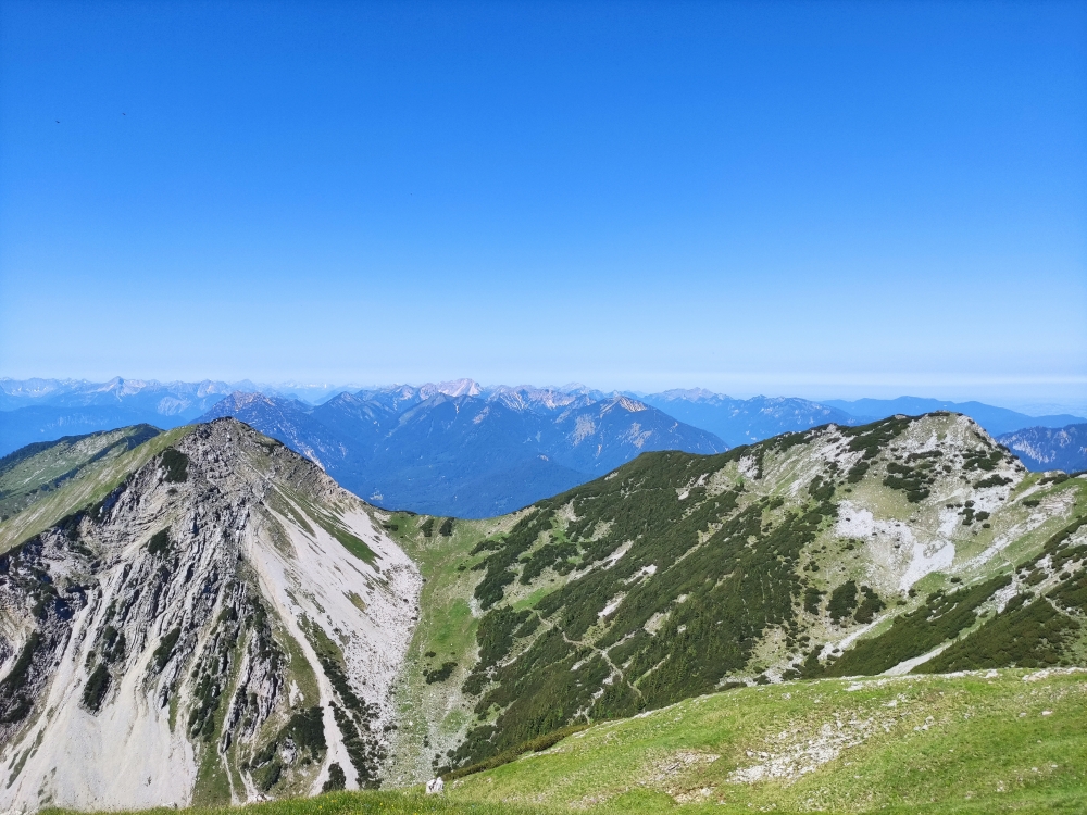 Wanderung Große Krottenkopf-Runde: Wanderung Große Krottenkopf-Runde: Blick auf Bischof (links) und Kareck (Krottenkopf)
