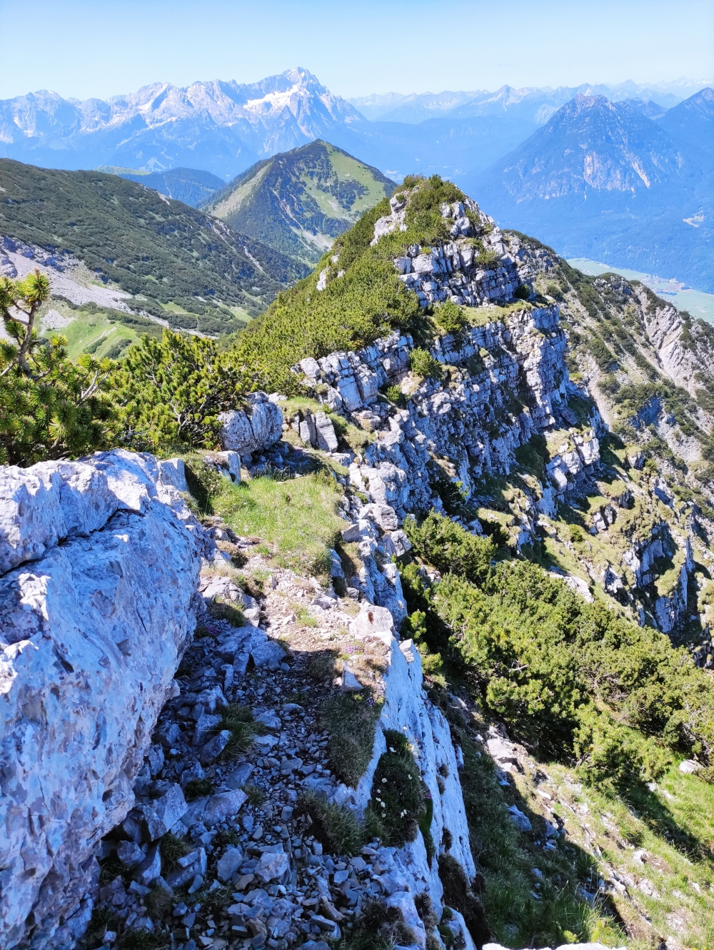 Wanderung Große Krottenkopf-Runde: Zunächst am Grat entlang
