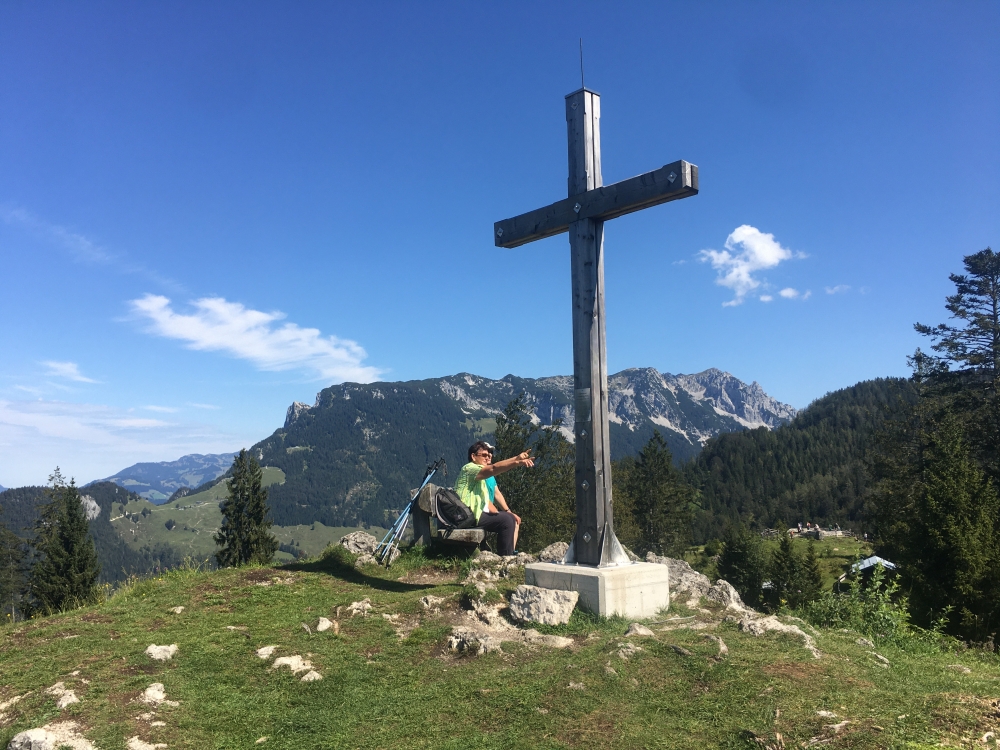 Kufsteiner Stadtberg: Gipfelkreuz neben dem Weinberger-Haus