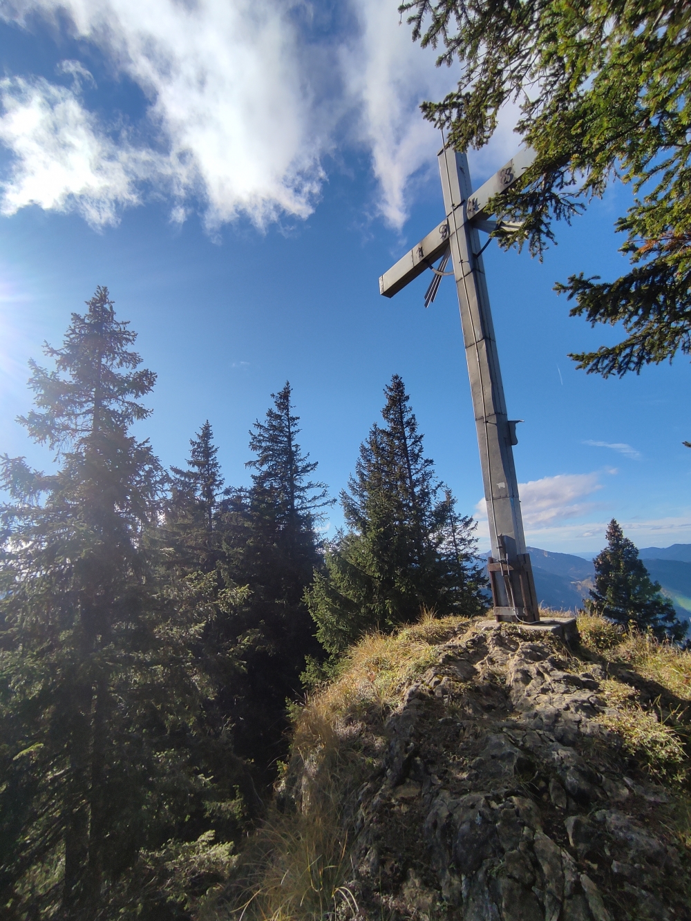 Wanderung Schartenkopf: Wanderung Schartenkopf: Gipfelkreuz (Laber)