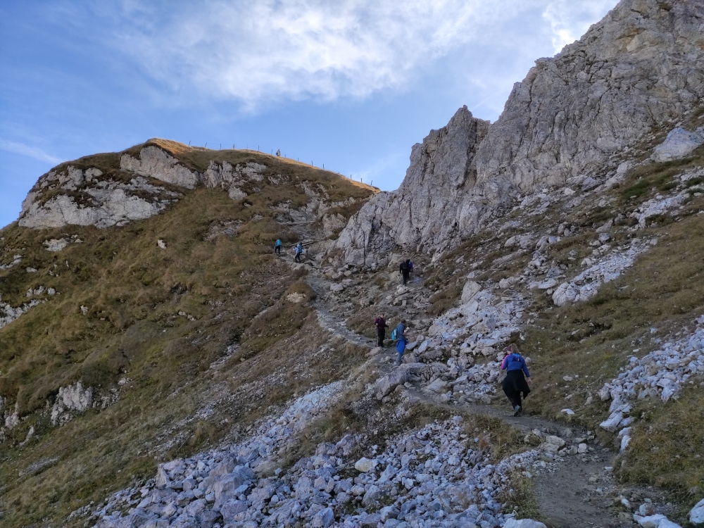 Klettersteig Lachenspitze: Der "Saalfelder Weg" überwindet die Geländekante unter der Schochenspitze