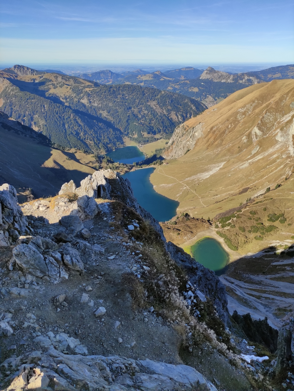 Klettersteig Lachenspitze: Klettersteig Lachenspitze: Blick zu Lache, Traualpsee und Vilsalpsee (Lachenspitze)