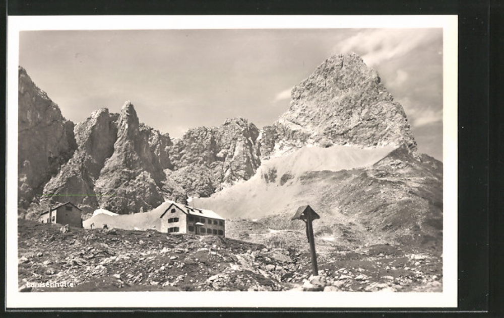 Wanderung Karwendelhaus zur Lamsenjochhütte: Wanderung Karwendelhaus zur Lamsenjochhütte: Lamsenjochhütte mit Lamsenspitze