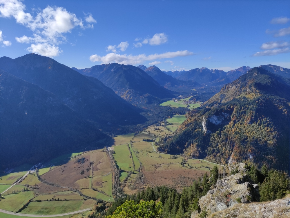 Wanderung Latschenköpferl zum Schoberwaldkreuz: Wanderung Latschenköpferl zum Schoberwaldkreuz: Blick ins Graswangtal (Latschenköpferl)