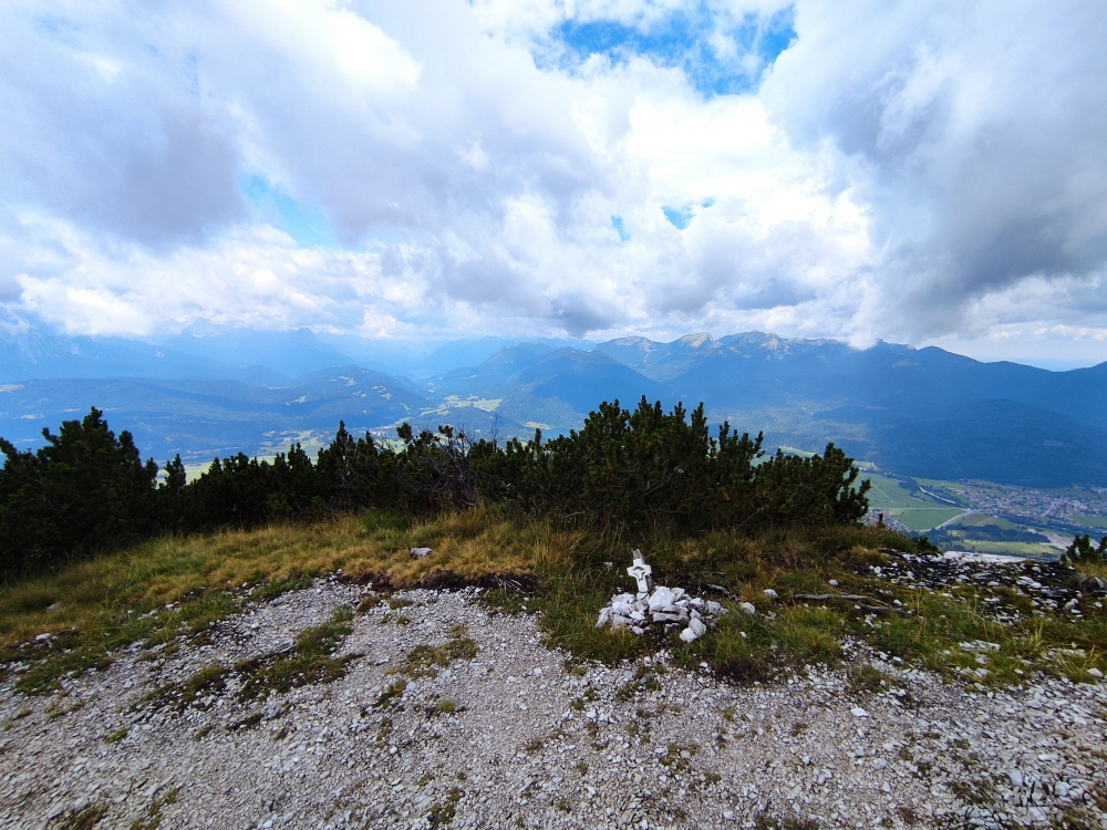Wanderung Seinskopf: Wanderung Seinskopf: Gipfelkreuz-chen (Lausberg)