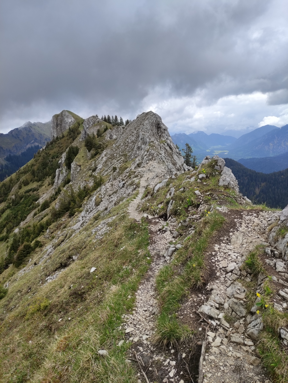 Wanderung Lösertalkopf: Der etwas luftige Gratweg