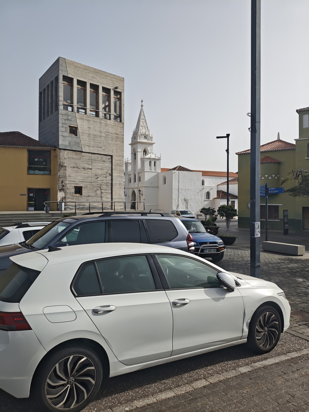 Wanderung Cuevas Negras und Monte del Agua: Wanderung Cuevas Negras und Monte del Agua: Parkplatz unweit der Kirche