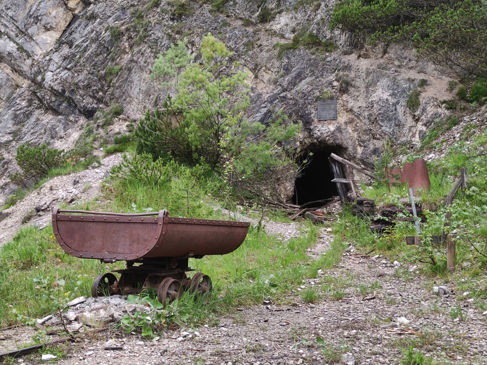 Wanderung Gaisalm und Marienstollen: Wanderung Gaisalm und Marienstollen: Ehemaliges Bergwerk (Marienstollen)