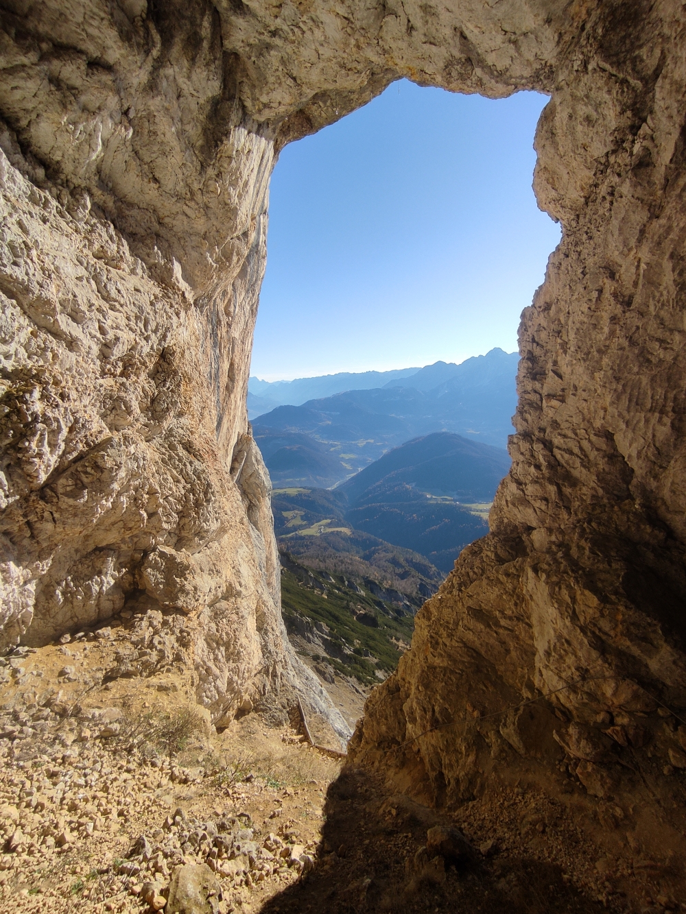 Wanderung Berchtesgadener Hochthron: Wanderung Berchtesgadener Hochthron: Blick aus dem Mittagsloch (Mittagsloch Süd)