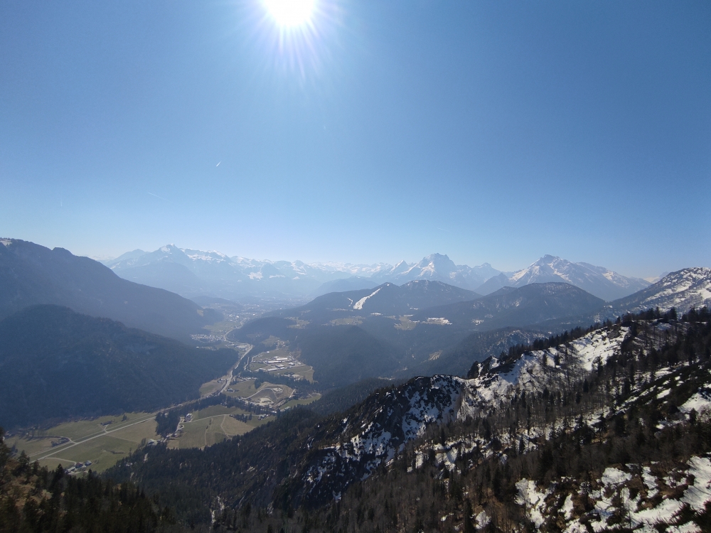 Wanderung Mittlerer Rotofen: Wanderung Mittlerer Rotofen: Panoramablick nach Süden mit Hoher Göll, Watzmann-Mittelspitze und Hochkalter (von links nach rechts) (Mittlerer Rotofen)