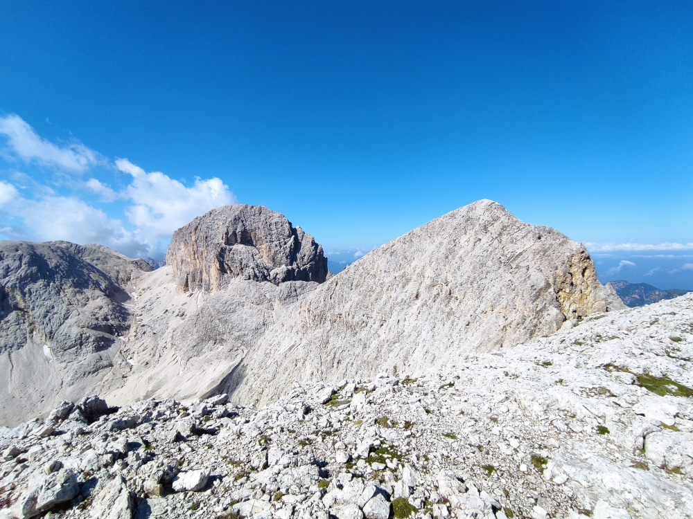 Laurenzi Klettersteig und Maximiliansteig: Laurenzi Klettersteig und Maximiliansteig: Blick über den Antermoiakogel zum Kesselkogel (Molignon di Dentro)