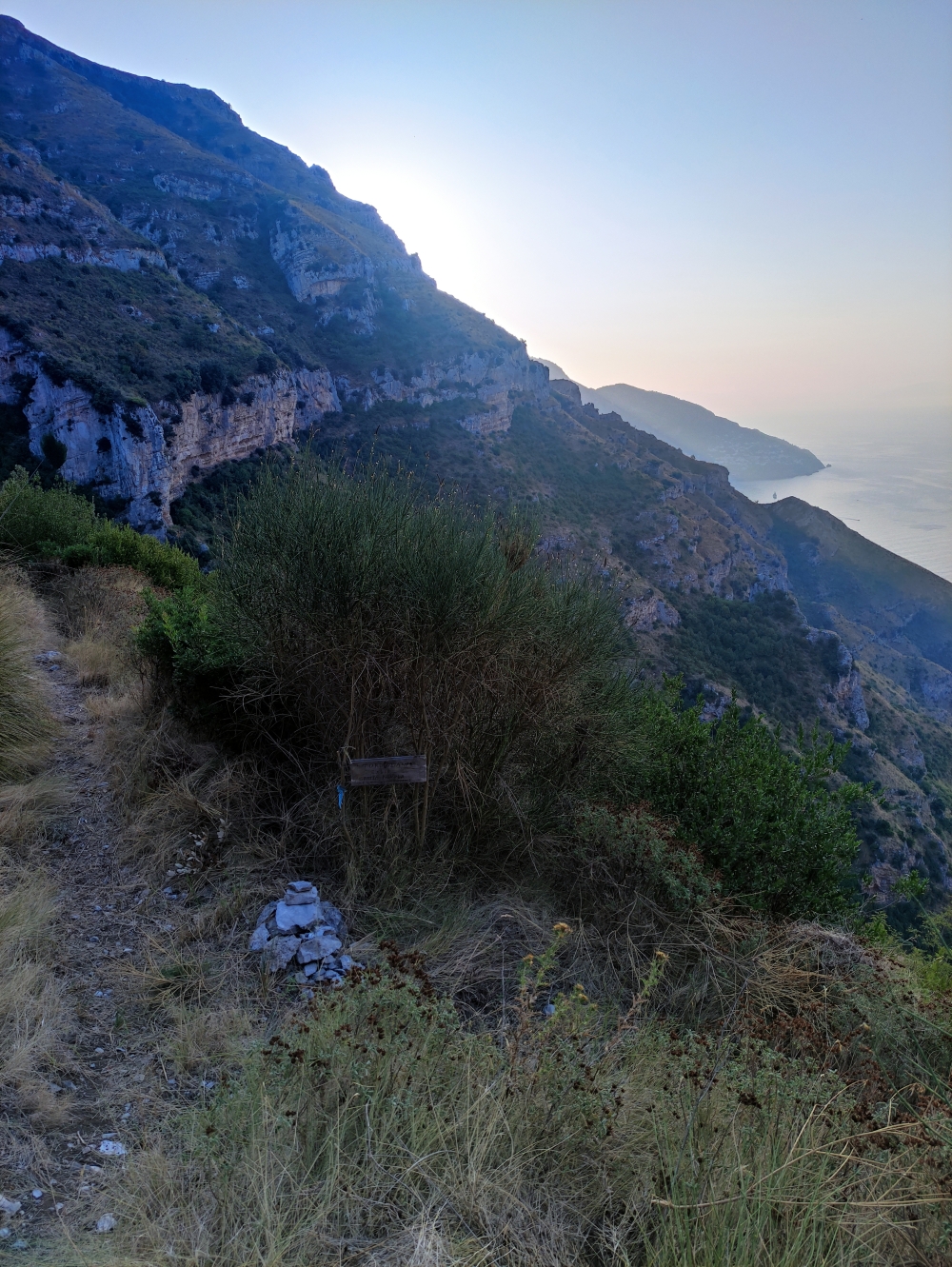 Wanderung Monte Vico Alvano: Hier im Aufstieg links, im Abstieg rechts 