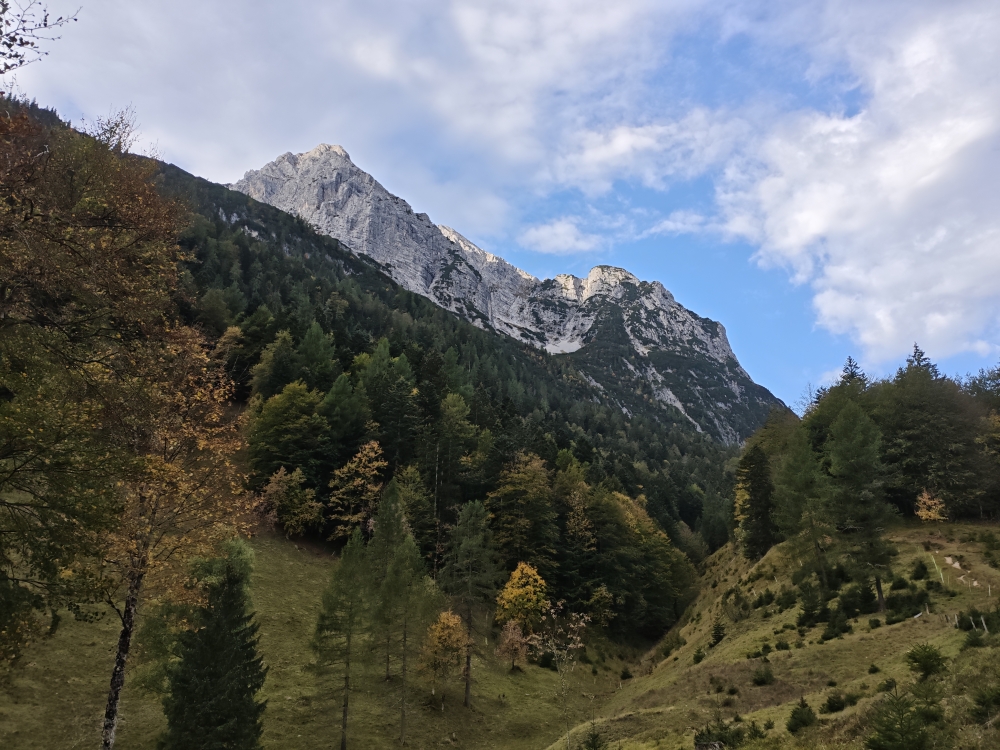 Wanderung Obere Wettersteinspitze: Blick vom Rad-Depot auf die Obere Wettersteinspitze 
