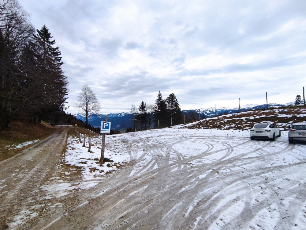 Wanderung Heuberg, Plessenberg und Kienberg: Wanderung Heuberg, Plessenberg und Kienberg: Wanderparkplatz (Öffentlicher Parkplatz beim Pumphaus )