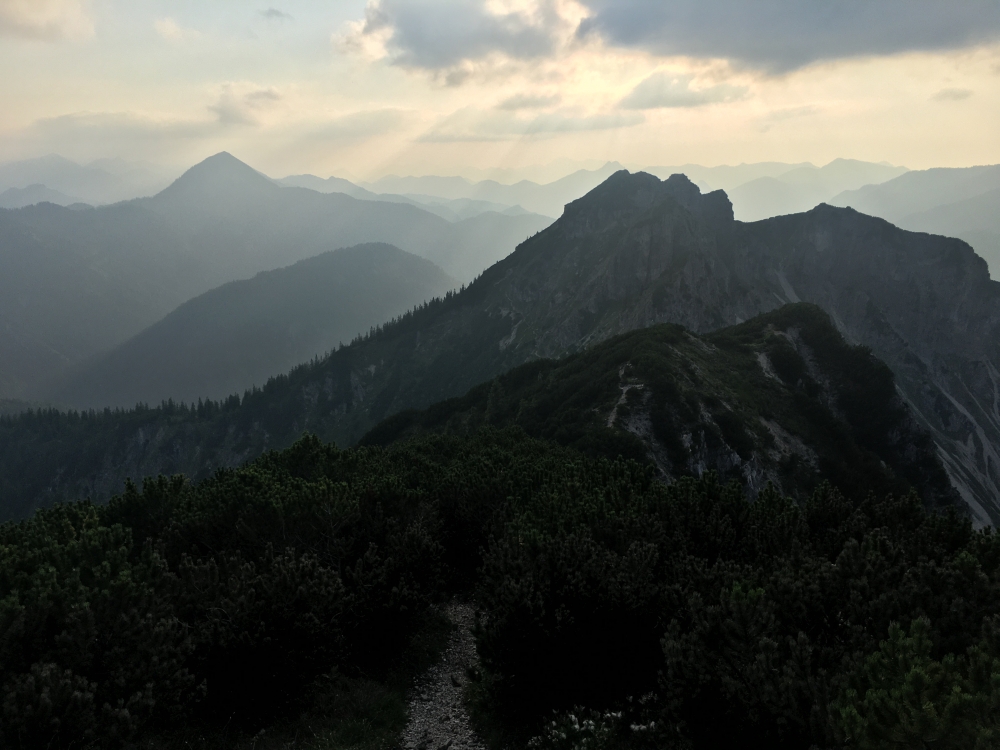 Wanderung Österreichischer Schinder: Gratweg mit Blick auf Bayerischer Schinder