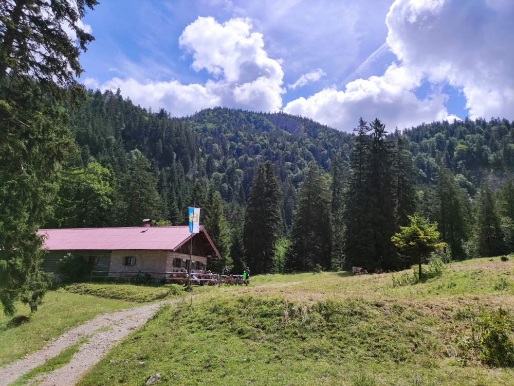 Wanderung Rabenkopf: Wanderung Rabenkopf: Käsebrot und Kuchen auf der Ortereralm (Orterer Alm)