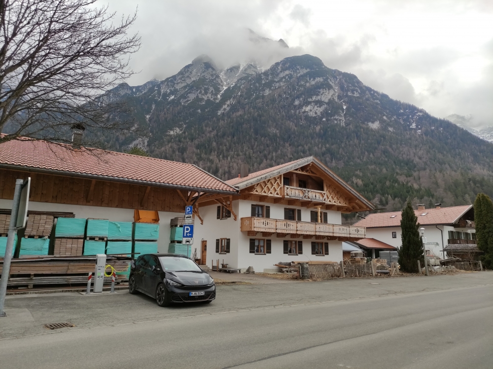 Wanderung Grünkopf und Ederkanzel: Wanderung Grünkopf und Ederkanzel: Ladestation am Parkplatz