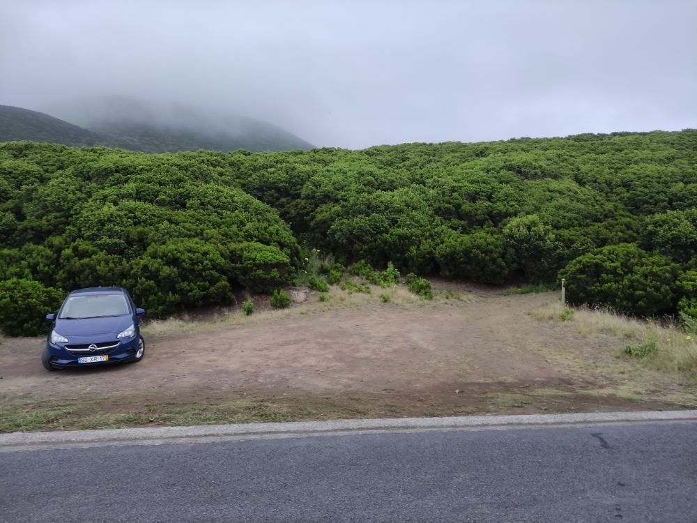 Wanderung Cabeco Verde: Wanderung Cabeco Verde: Parkplatz (Parkplatz Cabeco do Canto)