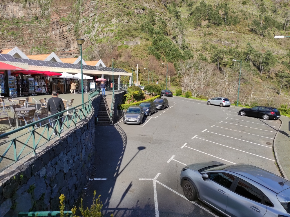 Wanderung Eira do Serrado: Wanderung Eira do Serrado: Hotel und Parkplatz (Parkplatz Eira do Serrado)