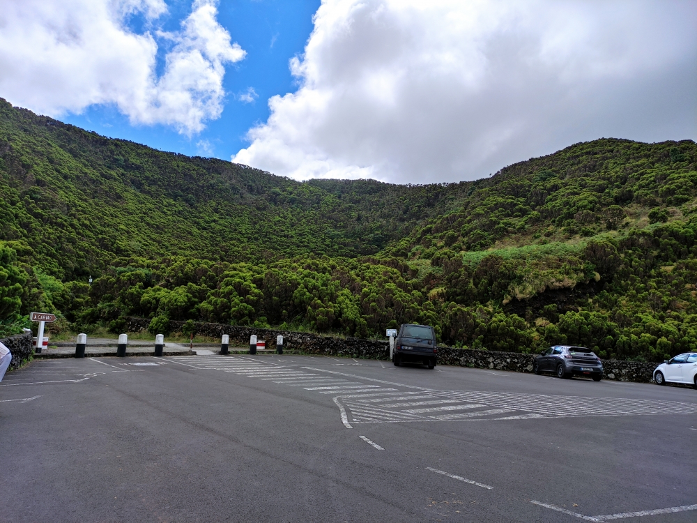 Wanderung Algar do Carvao: Wanderung Algar do Carvao: Parkplatz