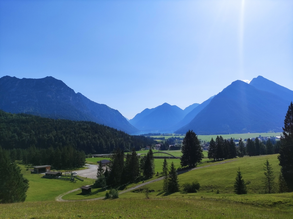 Wanderung Thaneller: Wanderung Thaneller: Parkplatz und Heiterwanger See im Hintergrund