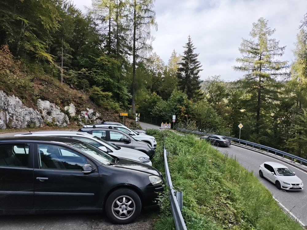 Wanderung Obere Wettersteinspitze: Wanderung Obere Wettersteinspitze: Ein paar Stellplätze nach der Kehre