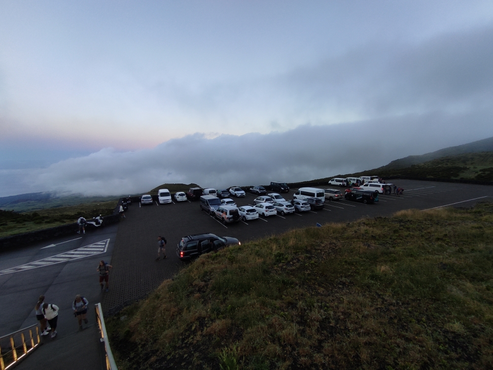 Wanderung Montanha do Pico: Wanderung Montanha do Pico: Parkplatz morgens um halb sieben