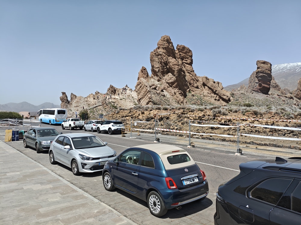 Wanderung Los Roques de Garcia: Wanderung Los Roques de Garcia: Viel zu kleinenr Parkplatz 