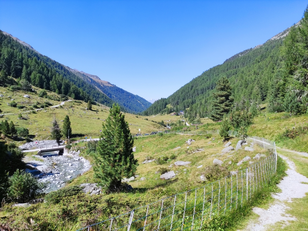 Wanderung Barrhorn: Wanderung Barrhorn: Parkplatz am Ende des Turtmanntal