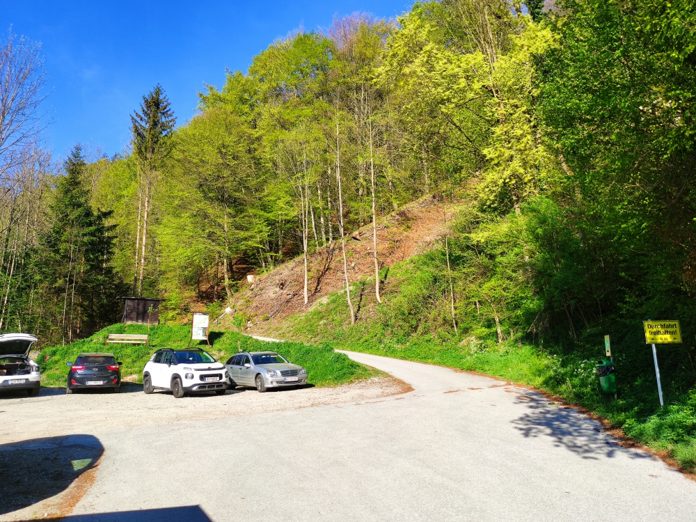 Wanderung Jochkopf: Wanderung Jochkopf: Parkplatz am Ende der Rodelbahn