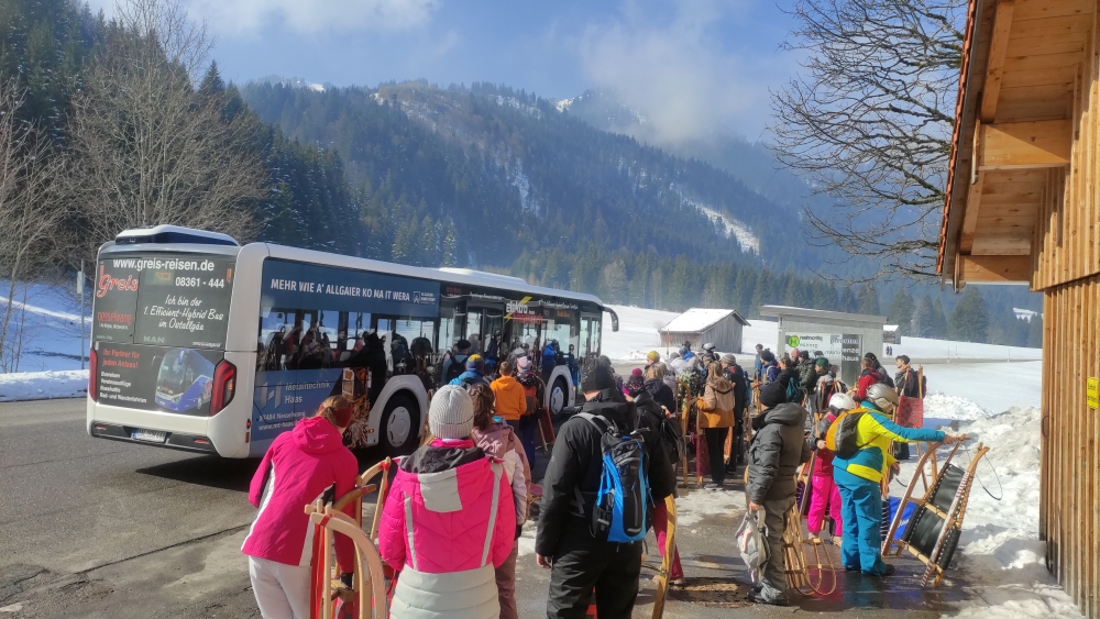 Rodeln Breitenberg: Rodeln Breitenberg: Einstieg in den Rodelbus (Bushaltestelle Rodelbus)