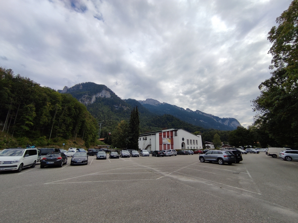 Wanderung Brunnensteinkopf-Runde: Wanderung Brunnensteinkopf-Runde: Parkplatz mit Schranke