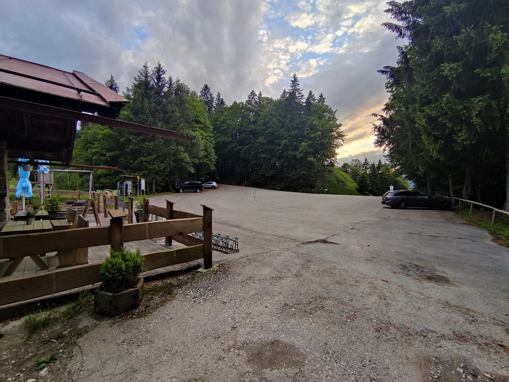 Wanderung Setzberg: Wanderung Setzberg: Parkplatz am Ende der Panoramastraße