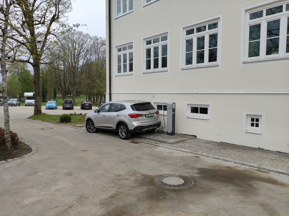 Parkplatz Rathaus: Ladesäule am Rathaus