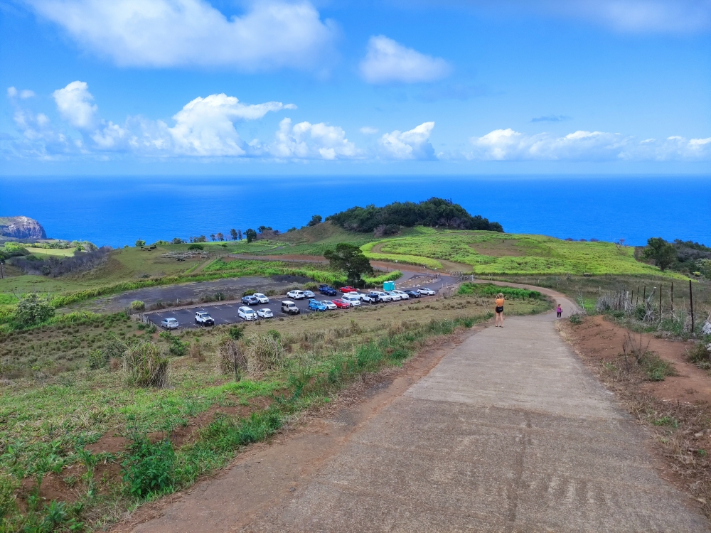 Wanderung Waihee Ridge Trail: Wanderung Waihee Ridge Trail: Parkplatz mit Toiletten und Meerblick