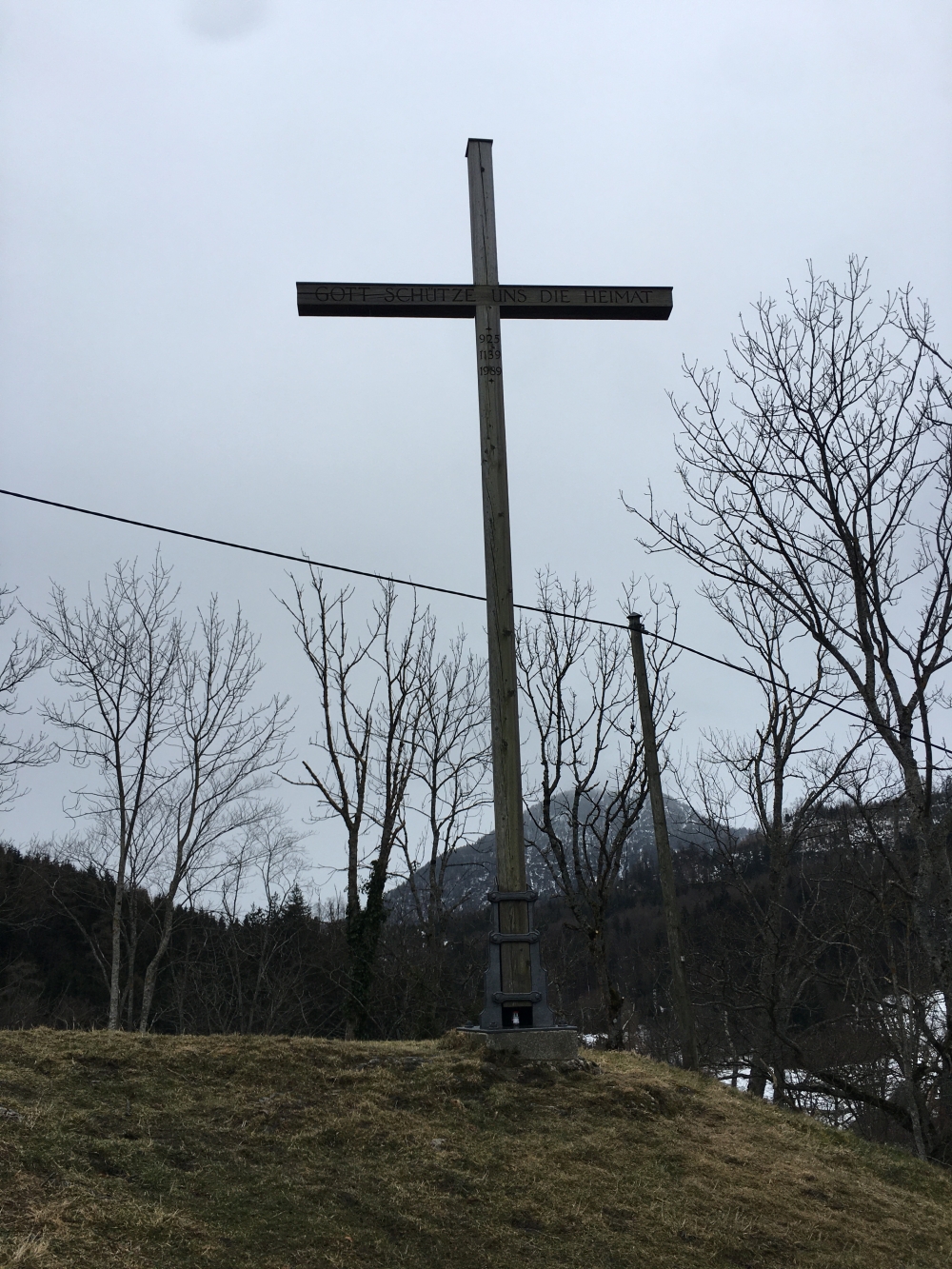 Wanderung Große Riesenkopfrunde: Wanderung Große Riesenkopfrunde: Gipfelkreuz Petersberg