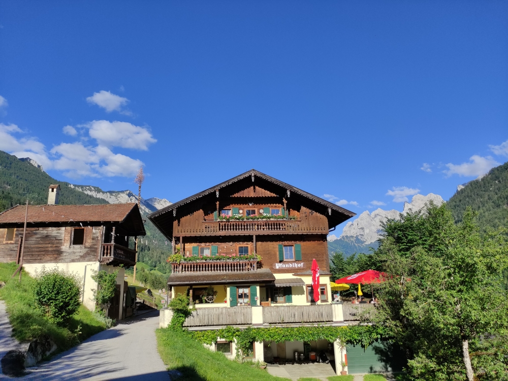 Klettersteig Hackenköpfe und Sonneck: Klettersteig Hackenköpfe und Sonneck: Pfandlhof bei Kaiserwetter