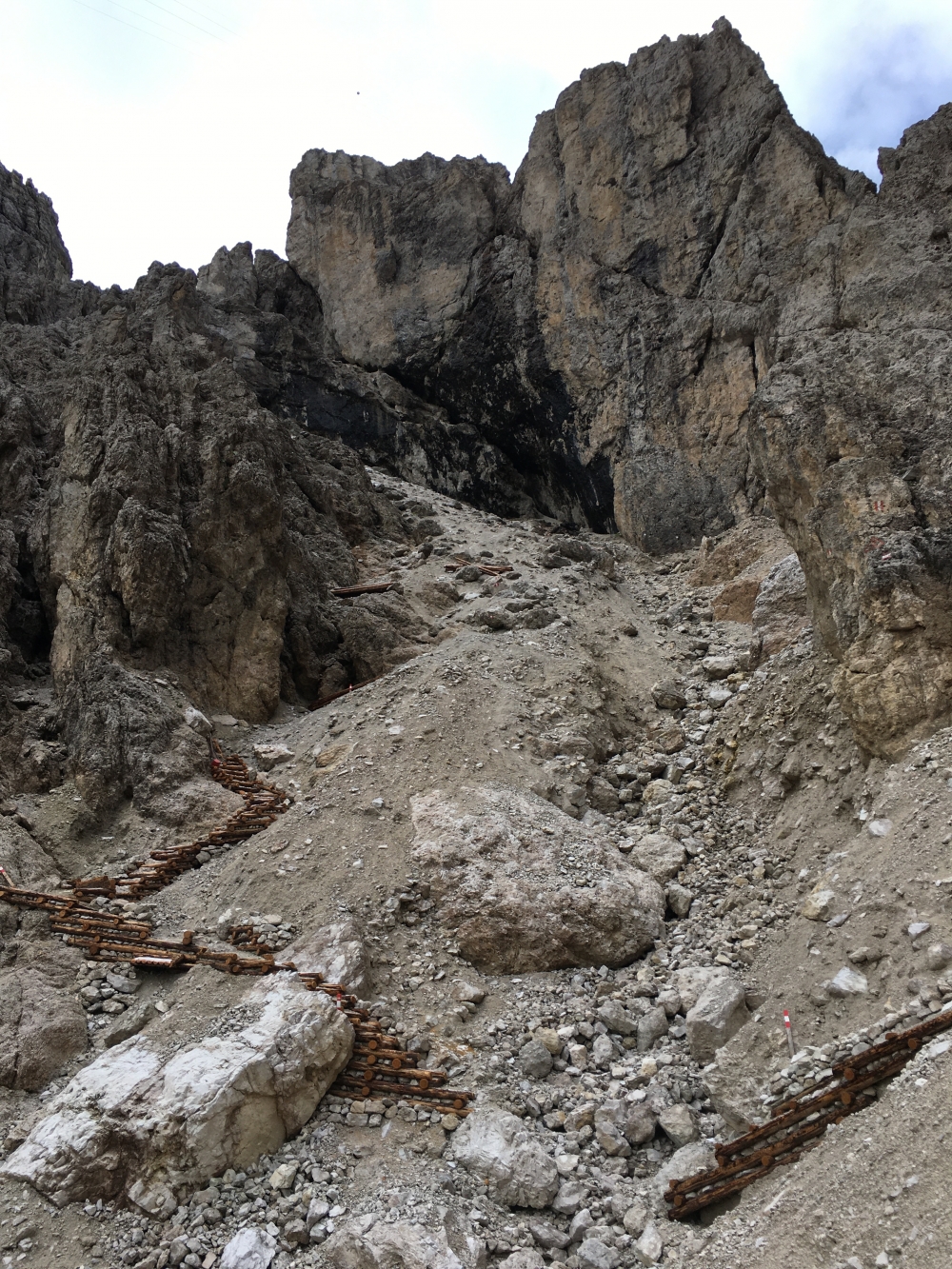 Wanderung Piz Boe: Neue Bachquerung unterhalb der Passage mit der Drahtseilsicherung