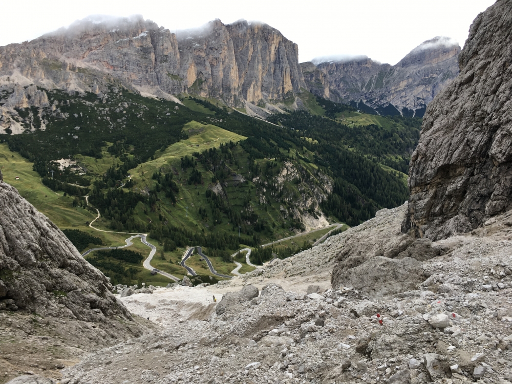 Wanderung Piz Boe: Blick zurück auf die Passstraße