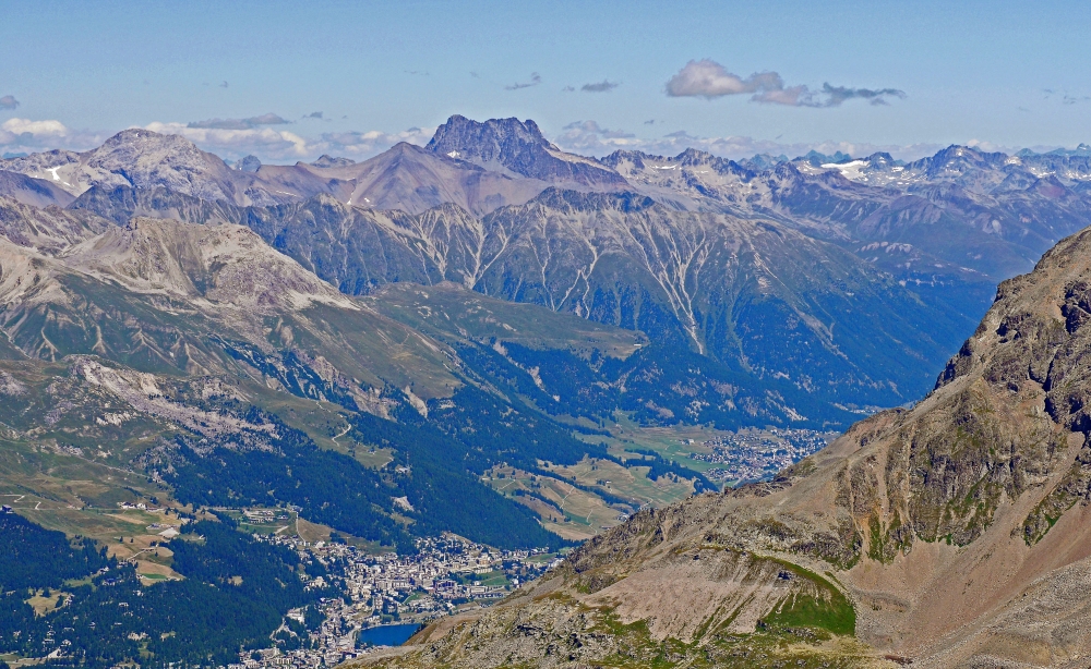 Piz Kesch: Piz Kesch (Bildmitte)