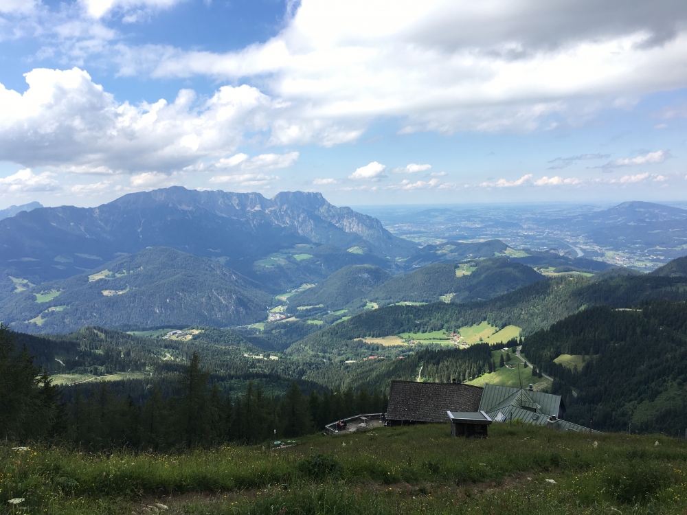 Klettersteig Hoher Göll: Klettersteig Hoher Göll: Blick über das Purtschellerhaus zum Salzburger Hochthron
