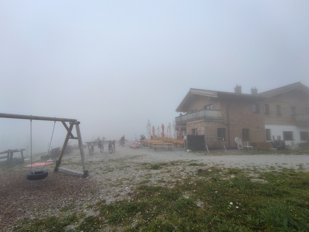 Wanderung Rossbrand Gipfelrunde: Wanderung Rossbrand Gipfelrunde: Manchmal hat keinen Ausblick (Radstädter Hütte)