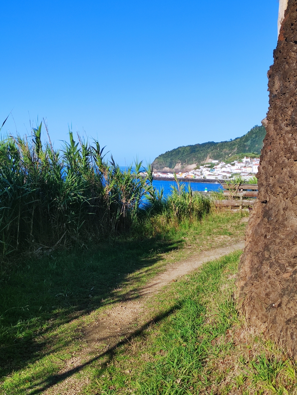 Wanderung Redondo Da Ribeira Quente: Zur Küste