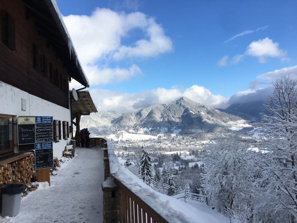 Rodeln Reiseralm: Rodeln Reiseralm: Winterliche Aussicht auf Lenggries (Reiseralm)