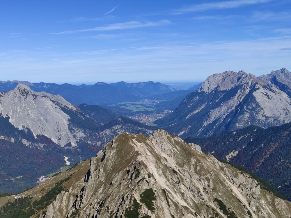 Klettersteig Freiungen Höhenweg: Klettersteig Freiungen Höhenweg: Blick nach Norden zur Seefelder Spitze (Reither Spitze)