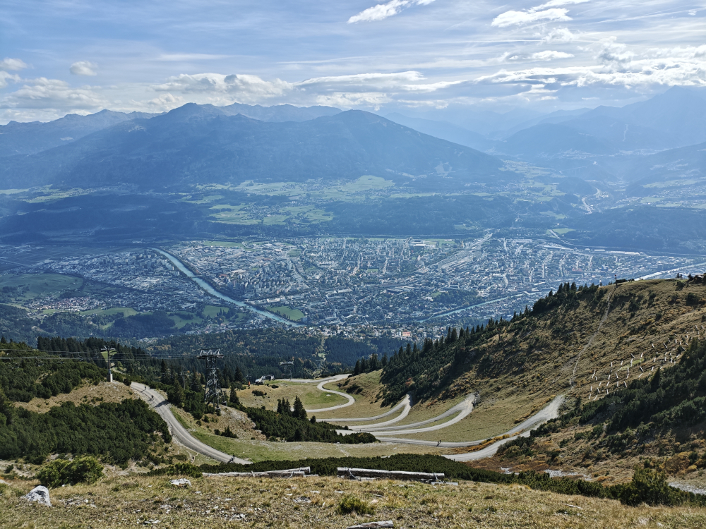 Wanderung Hafelekarspitze: Wanderung Hafelekarspitze: Ausblick (Restaurant Seegrube)