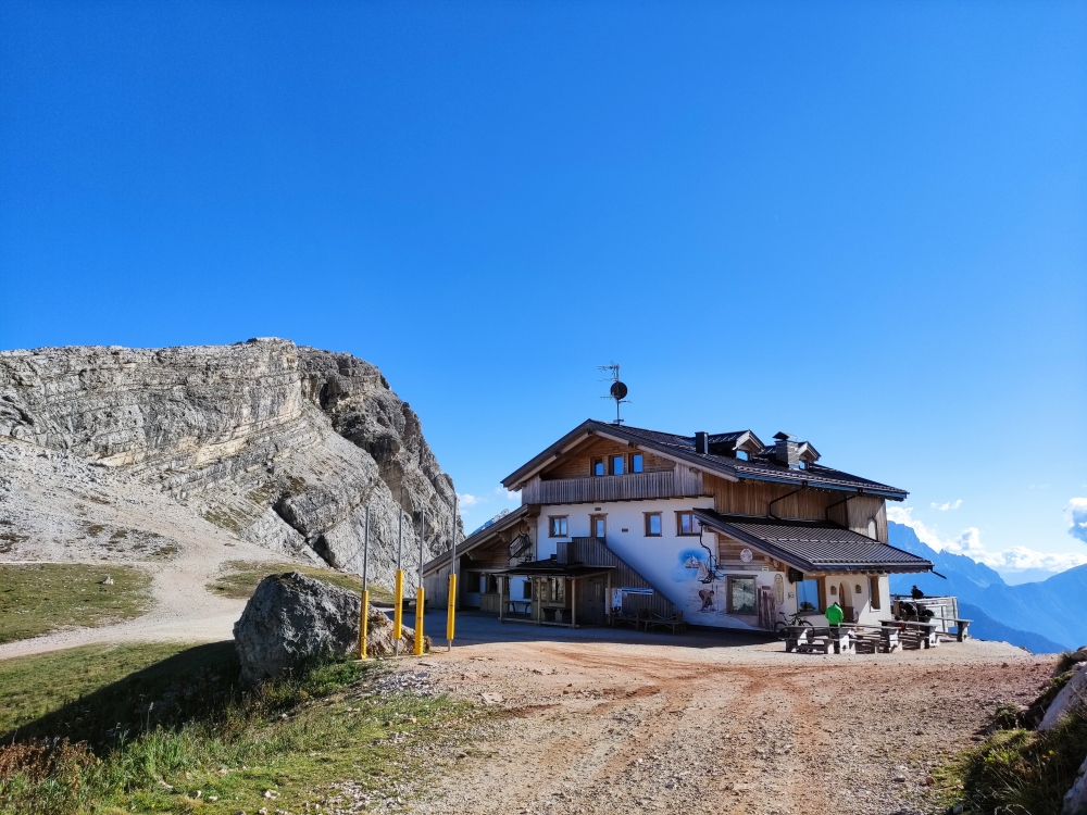 Rifugio Averau -> Passo Giau: Rifugio Averau